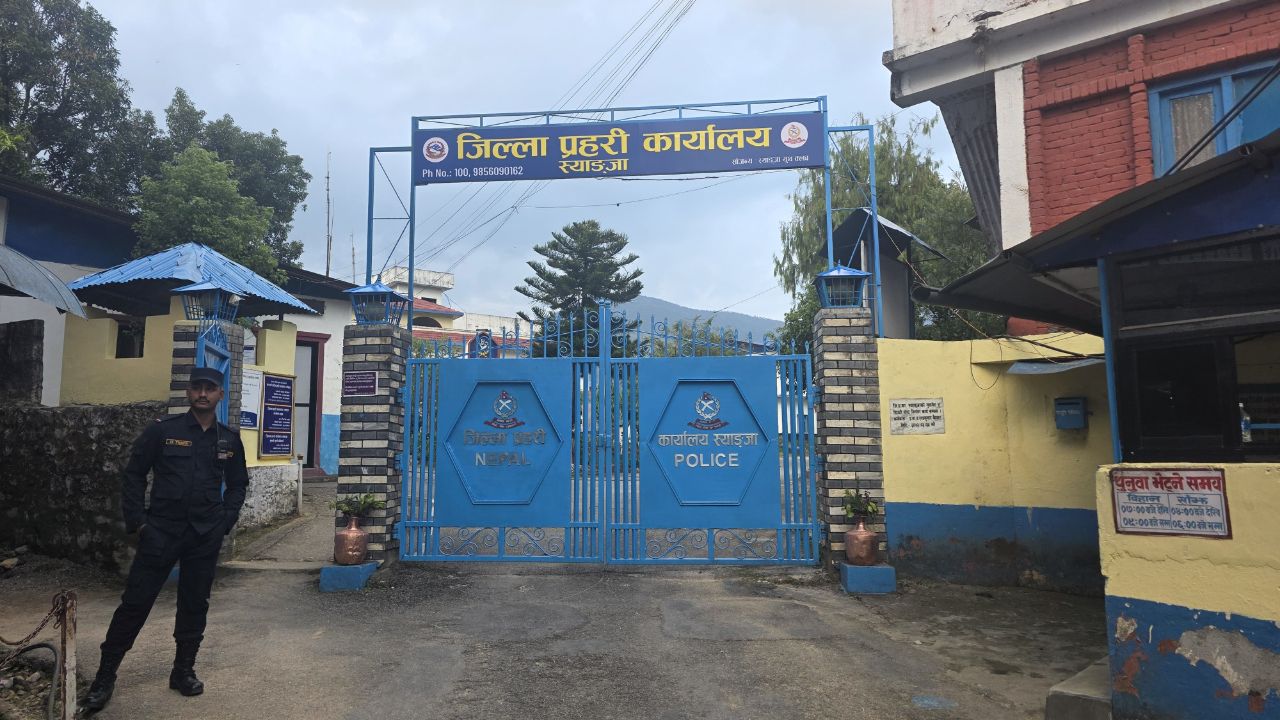 प्रहरी कार्यालय देखिने बनाउन युथ क्लबले राख्यो स्याङ्जामा ‘थ्रीडी’ बोर्ड
