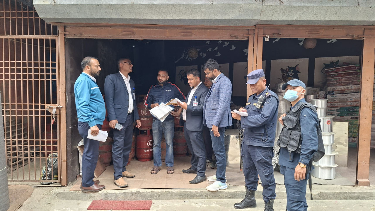 स्याङ्जाका बजारमा ग्यास अनुगमन, कृत्रिम अभाव गराउनेलाई कारबाही