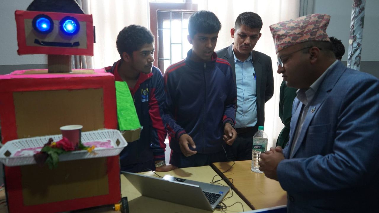 फेदीखोलाका विद्यार्थीले बनाए एआई च्याटबोट, ‘जोया’ बन्यो उत्कृष्ट परियोजना