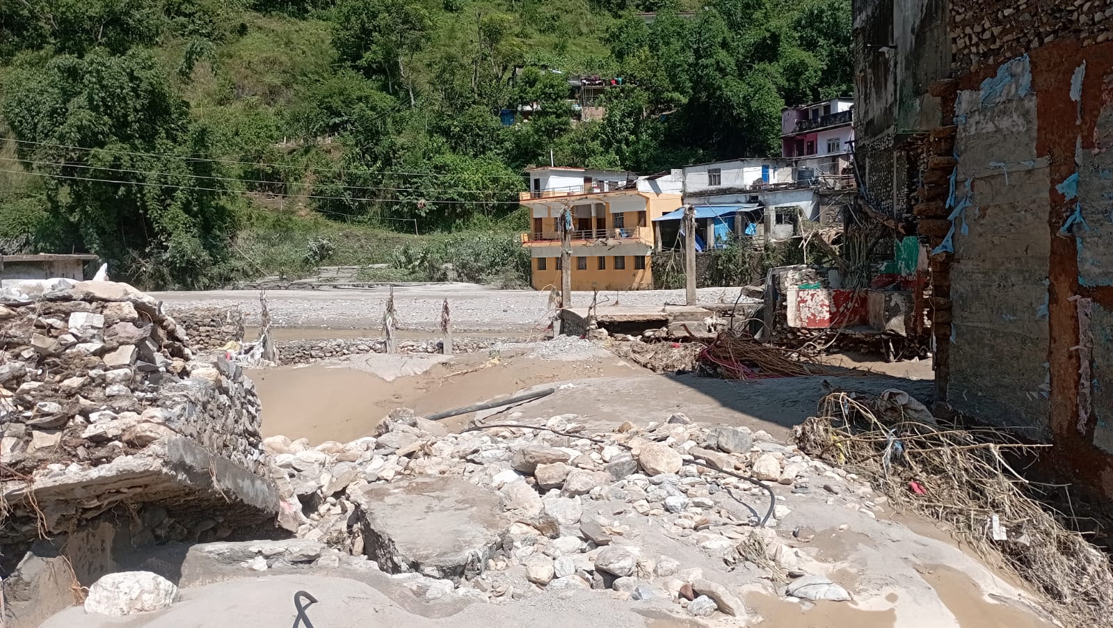 बाढीले उजाडिएको सेतीवेनीमा दसैंको रौनक हरायो