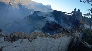 स्याङ्जामा करेन्ट सर्टबाट दुई ठाउँमा आगलागी
