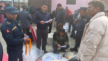 स्याङ्जामा चुनावी सरगर्मी: मतदान अधिकृतलाई चुनाव सामग्री र मतपत्र बुझाइयो