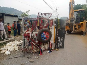 बोलेरो जीप दुर्घटना, ३०० कुखुरा मरे