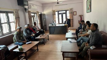 मन्त्री चर्चा चलिरहँदा मैदानमै व्यस्त स्याङ्जा –१ का सांसद रेग्मी