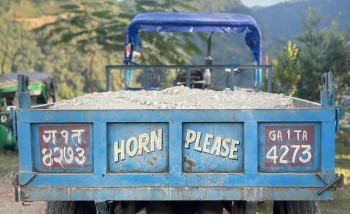 आँधीखोला किनारबाट अवैध गिट्टी–बालुवासहित ट्याक्टर नियन्त्रणमा