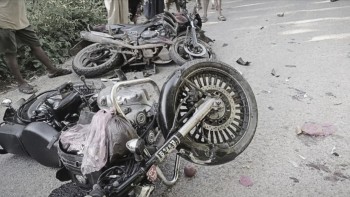 चापाकोटमा दुई मोटरसाइकल ठोक्किँदा दुई जना घाइते