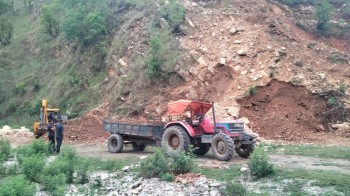 उत्खनन तथा ओसारपसारमा संलग्न डोजर र ट्याक्टर नियन्त्रणमा