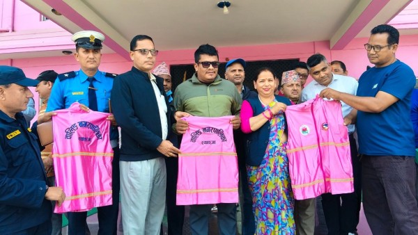 गुलाबी पहिचानमा जोडिए वालिङका अटो चालक