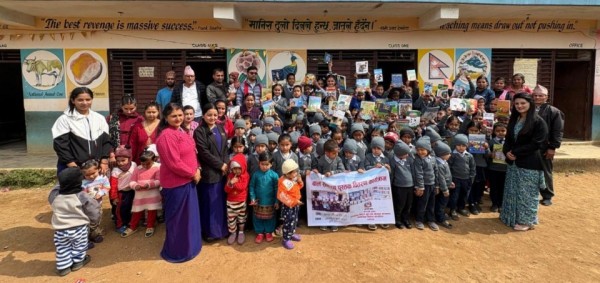 सामाजिक विकास कार्यालय स्याङ्जाद्वारा बालसाहित्य पुस्तक वितरण