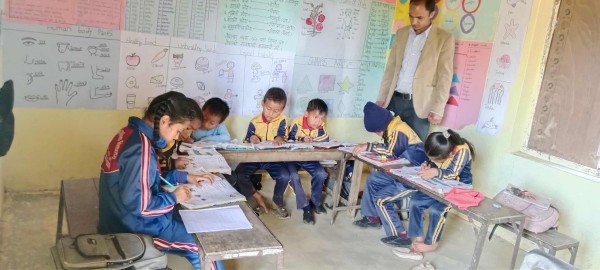 बन्यो कक्षाकोठा, हट्यो बार्दलीमा पढाउनुपर्ने बाध्यता