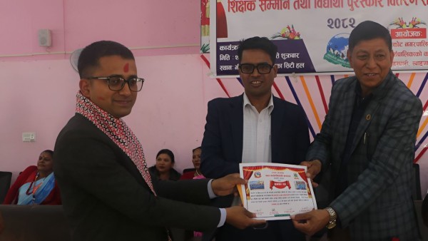 भीरकोटमा बालमैत्री दिवस : उत्कृष्ट शिक्षक र विद्यार्थी सम्मानित