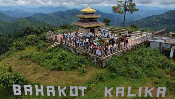 बहाकोट कालिका मन्दिरलाई पर्यटकीय गन्तव्य बनाउने अभियानमा जुटे पूर्व सहपाठी