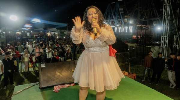 दर्शकको मन जित्दै लोकगायिका ज्योति मगर