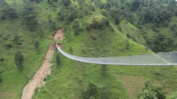 पहिरोले पुलमा असर, ठेकेदारलाई तत्काल हटाउन निर्देशन