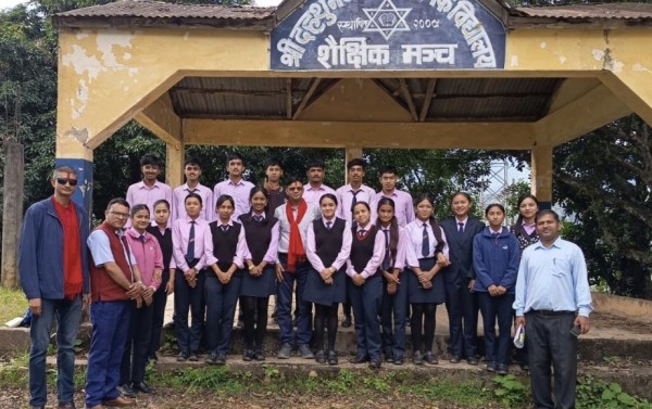 ‘विद्यार्थीसँग साहित्यकार कार्यक्रम’मा ‘सत्यम्’का लेखक लक्ष्मण वियोगी