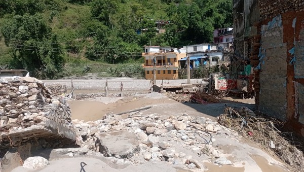 बाढीले उजाडिएको सेतीवेनीमा दसैंको रौनक हरायो