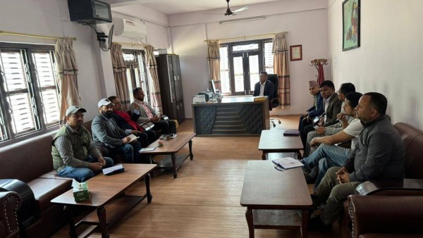 मन्त्री चर्चा चलिरहँदा मैदानमै व्यस्त स्याङ्जा –१ का सांसद रेग्मी