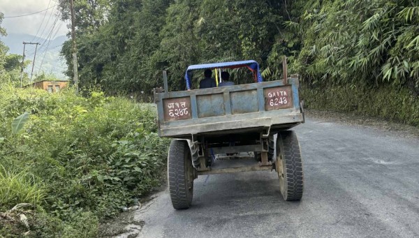 अवैध रूपमा नदीजन्य पदार्थ ओसारपसार गर्ने ट्याक्टर नियन्त्रणमा