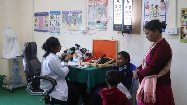 चारदिने आँखा जाँच शिविरमा २ हजार बढी विद्यार्थी लाभान्वित