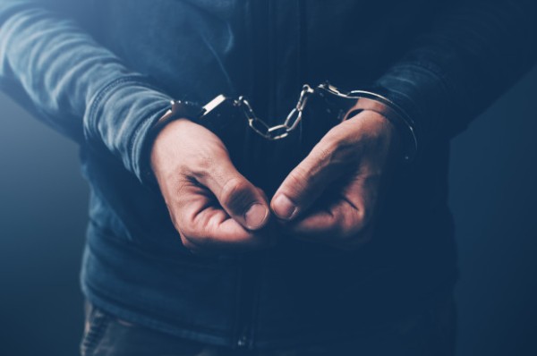 स्याङ्जामा ट्याक्सी चालक सिटमुनिबाट ठूलो परिमाणको लागूऔषध बरामद, दुई युवा नियन्त्रणमा