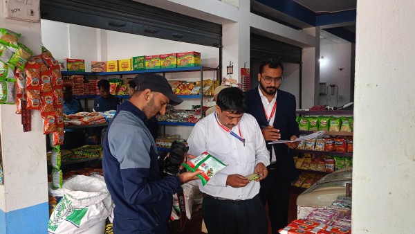 चाडपर्व लक्षित भीरकोटमा बजार अनुगमन: १३ खाद्यान्न पसल कारबाहीमा