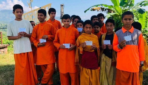 गुरुकुलका आठ वटुकलाई स्वास्थ्य बिमा