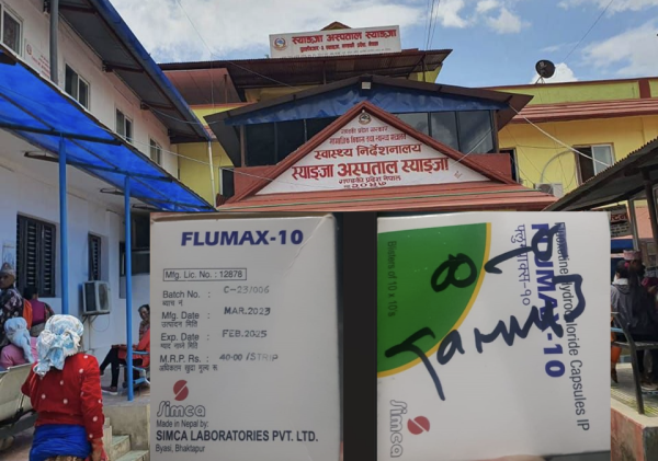 सरकारी अस्पतालको लापरबाही, जाँच गर्न आएका बिरामीलाई म्याद गुज्रिएका औषधि
