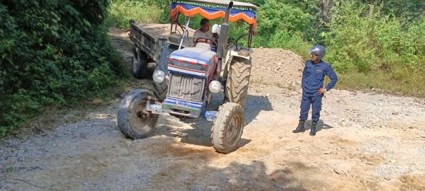 अवैध नदीजन्य पदार्थ उत्खनन र ओसारपसारमा संलग्न ट्याक्टर नियन्त्रणमा