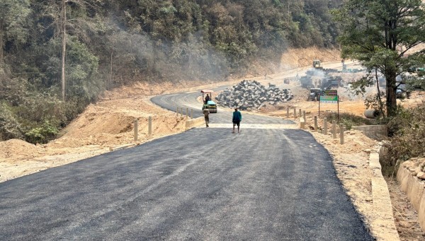 सम्झौता समयअगावै राङ्खोला – बिरुवा जोड्ने सडक कालोपत्रे