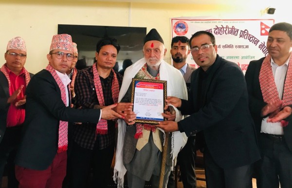 लोक दोहोरी गीत प्रतिष्ठान स्याङ्जाद्वारा साहित्यकारलाई सम्मान