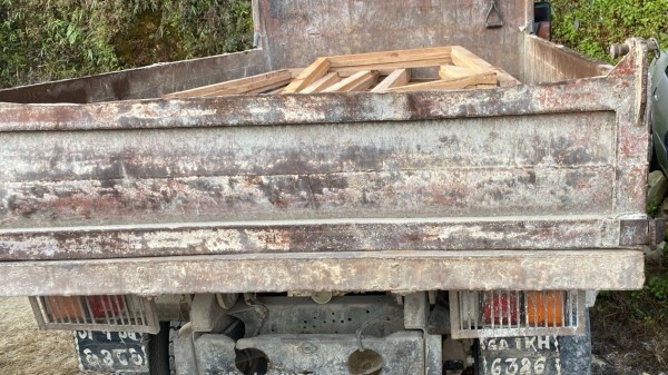 अवैध सालको काठसहित मिनि ट्रक नियन्त्रणमा