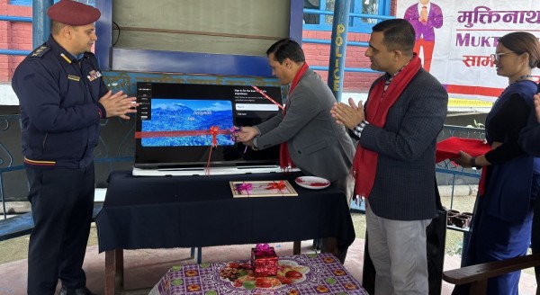 प्रहरी कार्यालयलाई मुक्तिनाथ बैंकको टेलिभिजन सहयोग