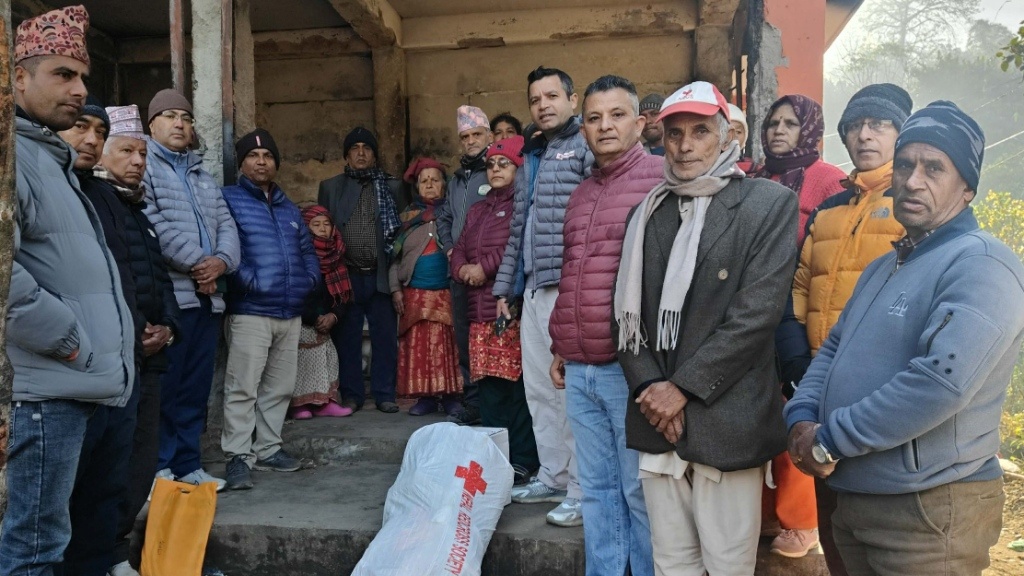 आगलागी पीडितलाई रेडक्रस स्याङ्जाको सहयोग