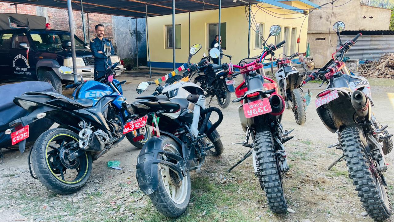 चर्को आवाज निकाल्ने र कागजपत्रबिनाका मोटरसाइकल प्रहरी नियन्त्रणमा