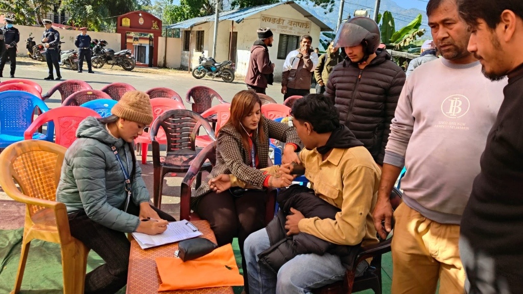 दुर्घटना न्यूनीकरणका लागि स्याङ्जामा सवारी चालक–सहचालकको स्वास्थ्य जाँच
