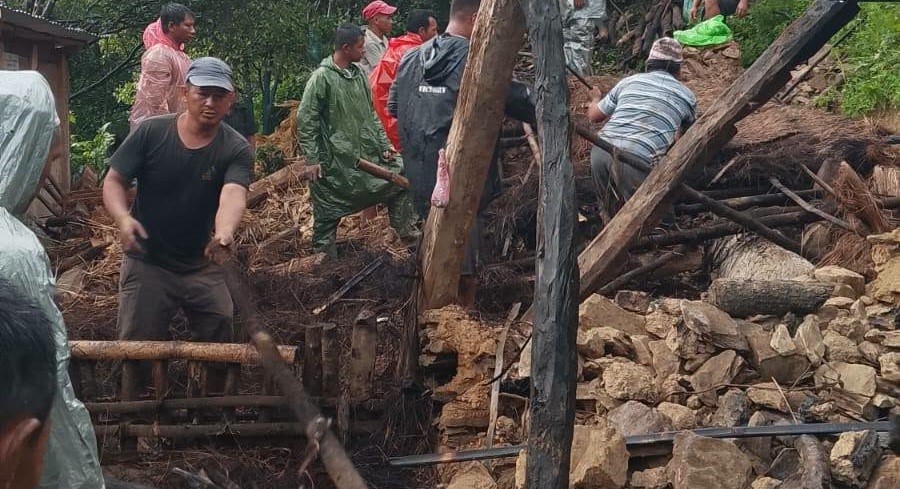 गोठमा काम गरिरहेका किसानमाथि पहिरो खस्यो, स्याङ्जामा एक जनाको मृत्यु