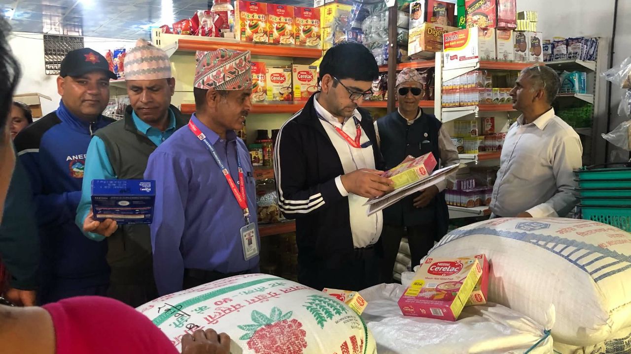 स्याङ्जामा आमाको दूधको विकल्प भन्दै बिक्री हुने सामग्रीमाथि कडाइ