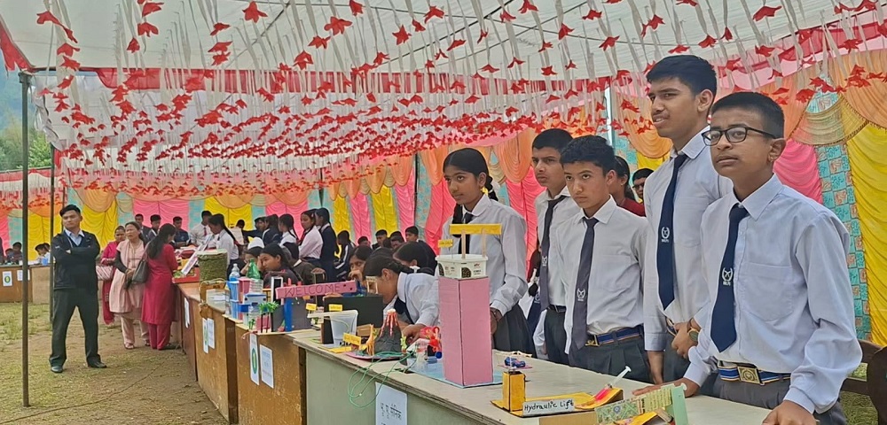 स्याङ्जाका विद्यार्थीले देखाए विज्ञानप्रतिको रुचि, विद्यालयमै चम्किए नयाँ आविष्कार