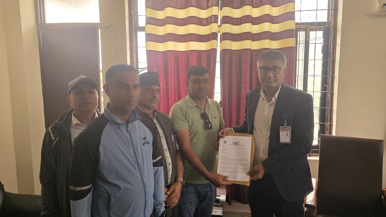 सरकारी विज्ञापन निर्णयविरुद्ध स्याङ्जा पत्रकार महासंघको ज्ञापनपत्र