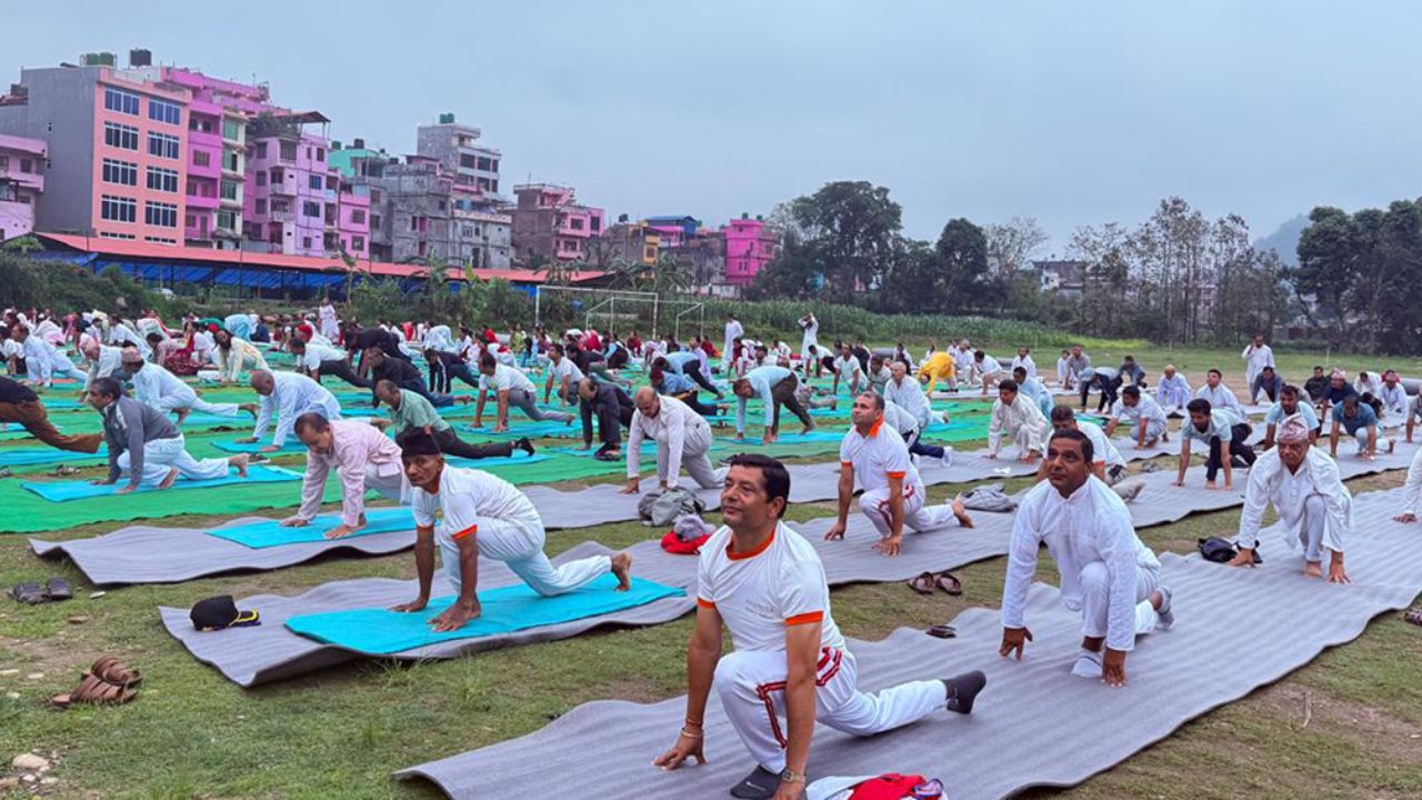 वालिङको योग शिविरमा युवाको उत्साह, ‘रिफ्रेस’ महसुस गर्दै फर्किए सहभागी