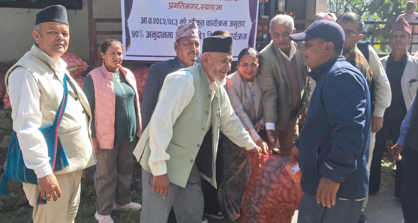 पुतलीबजार आलुमा आत्मनिर्भर बन्दै, ७१ हजार किलो बीउ वितरण