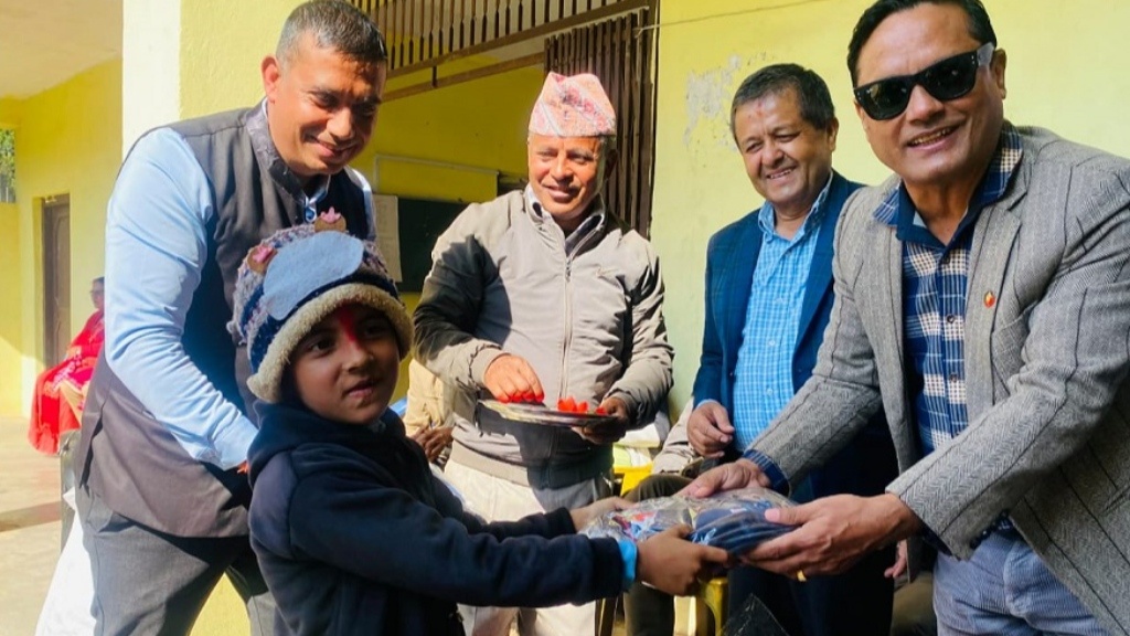 १४५ विद्यार्थीलाई न्यानो कपडा वितरण