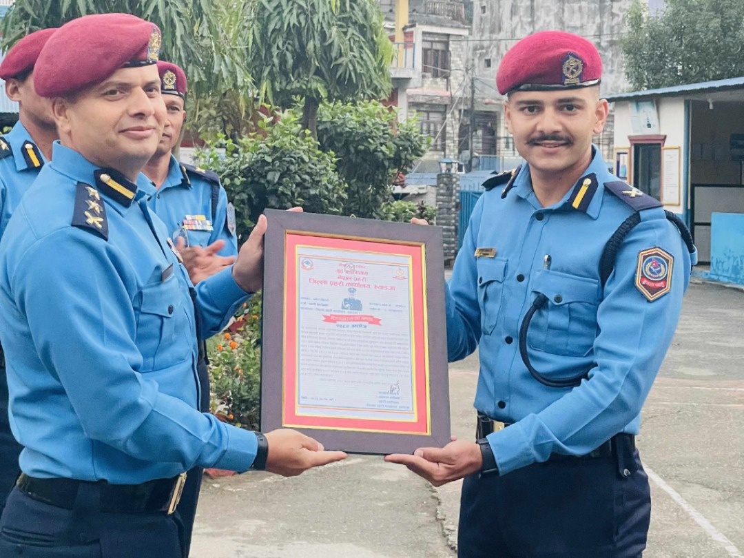 प्रहरी निरीक्षक तिवारी उत्कृष्ट प्रहरी घोषित, अपराध नियन्त्रणमा उल्लेखनीय भूमिका