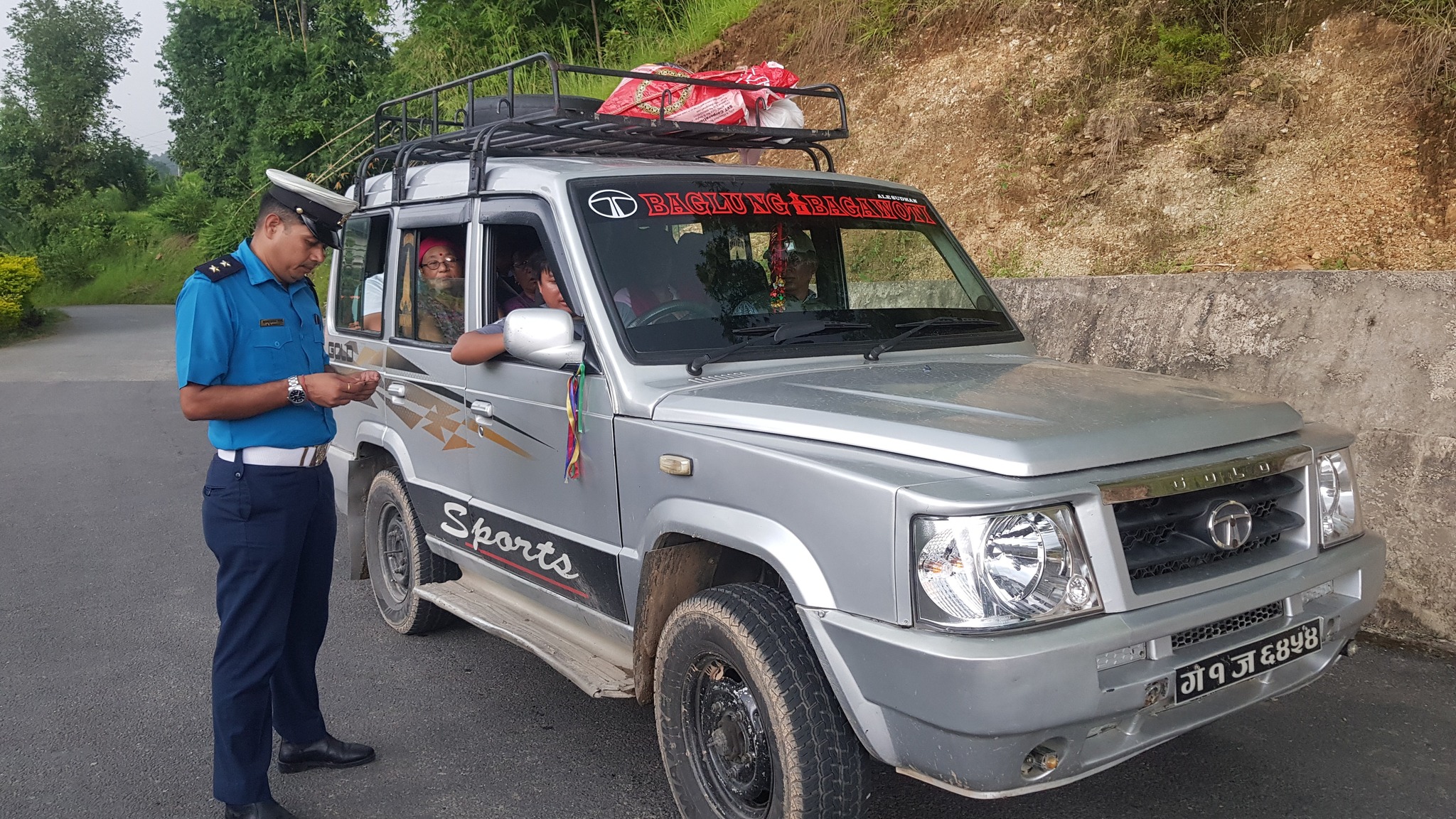 स्याङ्जामा नयाँ भाडादर लागू: पक्की सडकमा बसको ५ रुपैयाँ ५० पैसा, जिपको ६ रुपैयाँ प्रतिकिलोमिटर